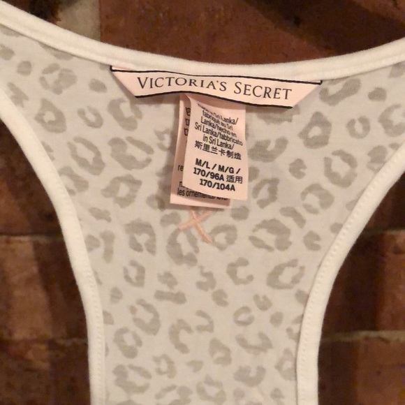 NWOT Vintage Victoria’s Secret workout tank. Wear over your favorite sports bra - Picture 5 of 6